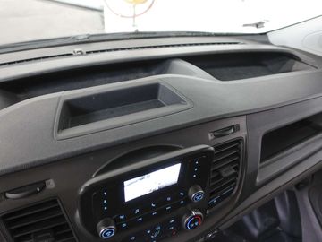 Car image 36