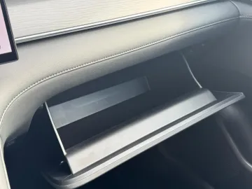 Car image 47