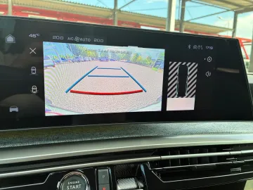 Car image 30