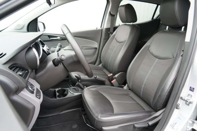 Car image 20