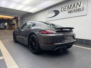 Car image 3