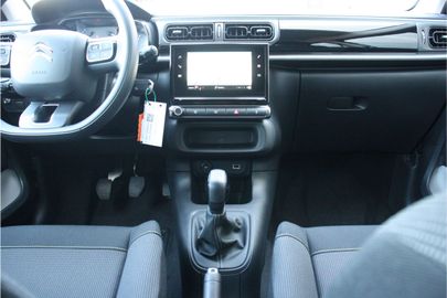 Car image 25