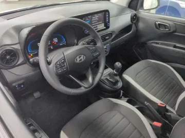 Car image 20