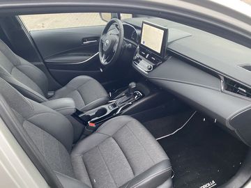 Car image 14