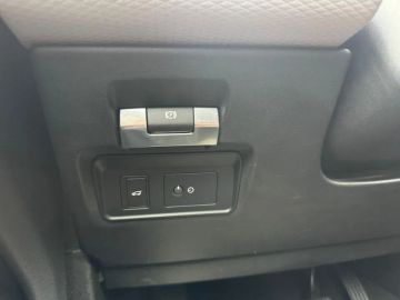 Car image 38