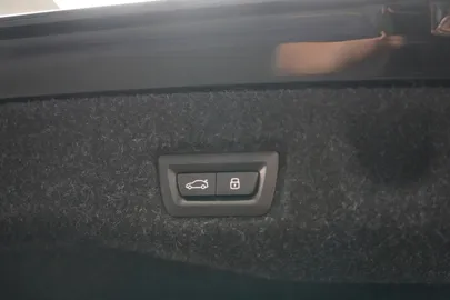 Car image 37