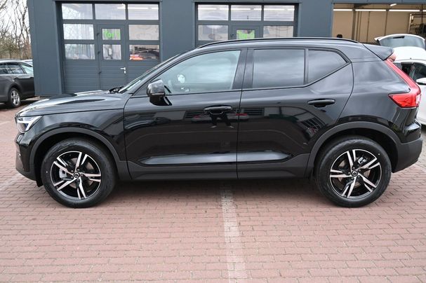 Volvo XC40 B4 Plus Dark DKG 145 kW image number 4