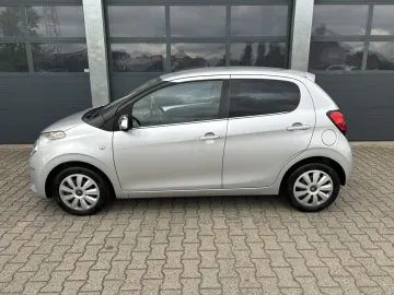 Car image 3