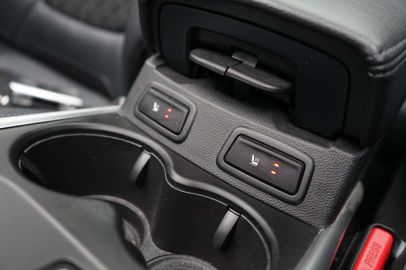 Car image 32