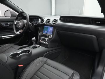 Car image 32