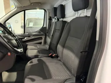 Car image 27