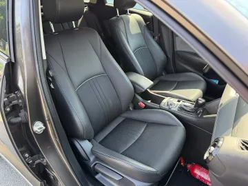 Car image 24