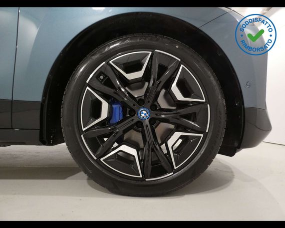 BMW iX xDrive40 240 kW image number 7