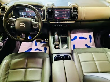 Car image 25