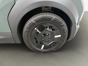 Car image 35