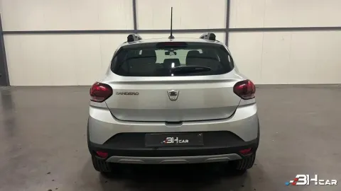 Car image 5