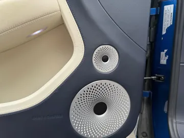 Car image 28