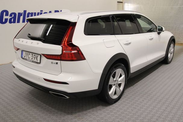 Volvo V60 Cross Country B4 AWD 146 kW image number 3