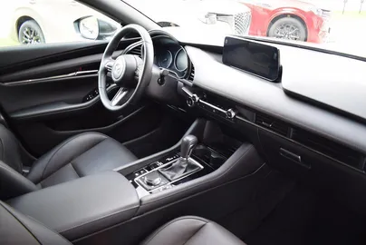 Car image 25