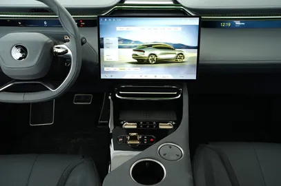 Car image 5