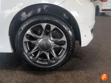 Car image 26