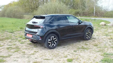 Car image 3