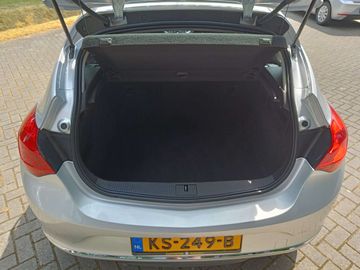 Car image 26