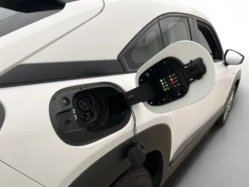 Car image 34