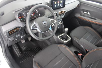 Car image 13