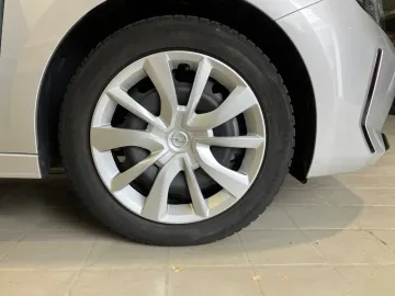 Car image 25