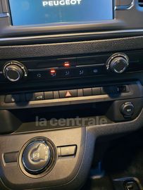 Car image 35