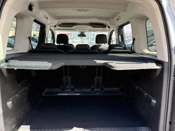 Car image 47