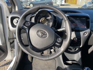 Car image 11