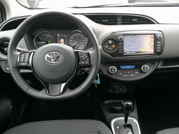 Car image 11