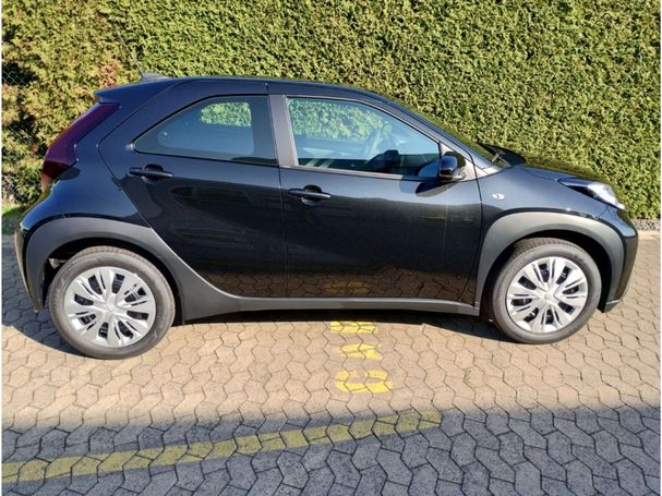 Toyota Aygo X 1.0 53 kW image number 2