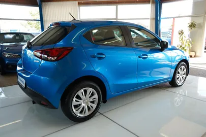 Car image 4