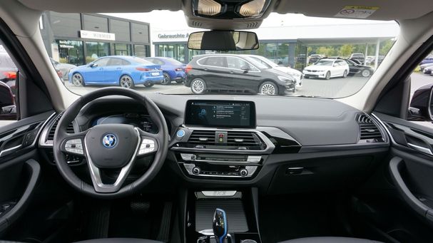 BMW iX3 210 kW image number 17