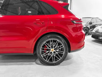 Car image 28