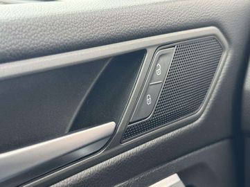 Car image 35