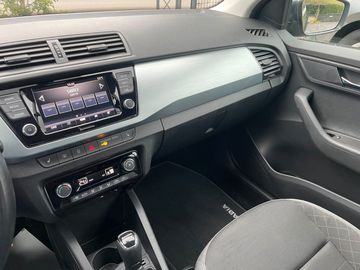 Car image 14