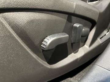 Car image 33