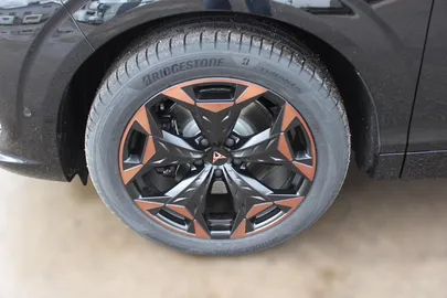 Car image 24