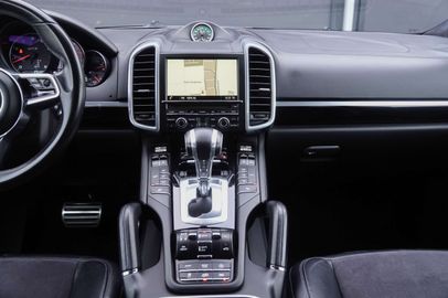 Car image 26