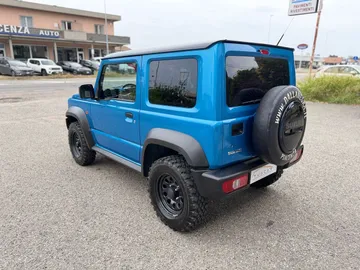 Car image 4