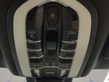 Car image 38