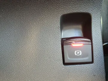 Car image 32