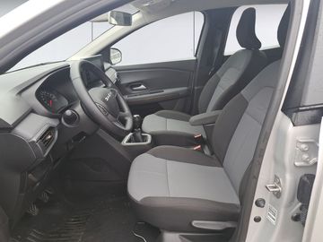 Car image 11