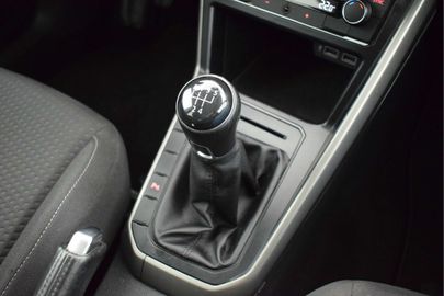 Car image 30