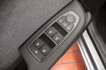 Car image 38