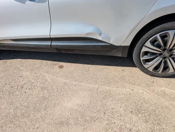 Car image 21